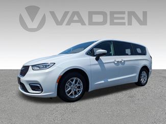 Used 2023 Chrysler Pacifica Touring-L FWD video 2