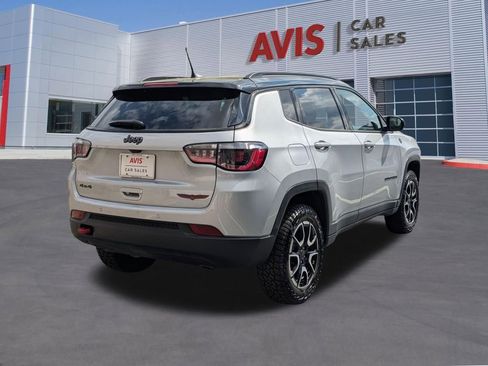 Used 2025 Jeep Compass Trailhawk AWD/4WD image 6