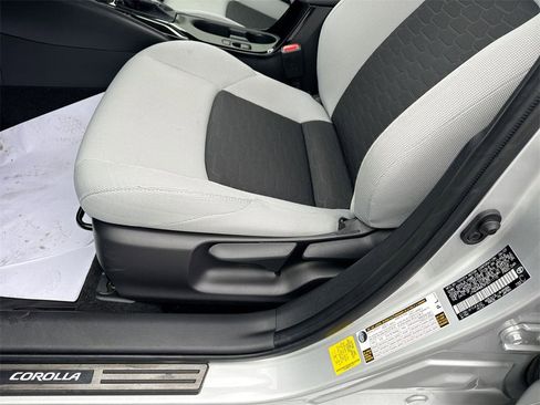 Used 2023 Toyota Corolla SE w/ SE Premium Package image 18