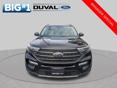 Used 2023 Ford Explorer XLT w/ Equipment Group 202A AWD/4WD image 9