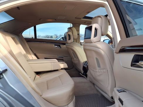 Used 2011 Mercedes-Benz S 550 4MATIC image 32