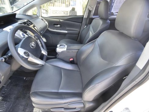 Used 2012 Toyota Prius V Five FWD image 10