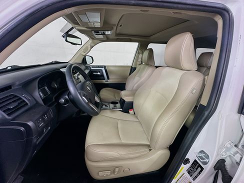 Used 2016 Toyota 4Runner SR5 Premium image 13