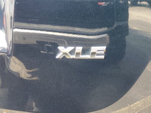 Used 2018 Toyota RAV4 XLE image 6