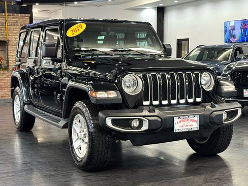 Used 2019 Jeep Wrangler Unlimited Sahara w/ Uconnect 4C Nav & Sound Group image 10