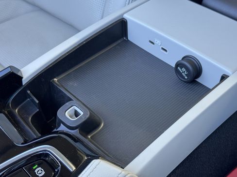 Used 2024 Volvo S90 T8 Ultimate w/ Lounge Package image 70