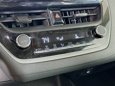 Used 2025 Toyota Corolla LE image 23