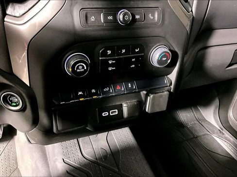 Used 2025 Chevrolet Silverado 1500 Custom image 24