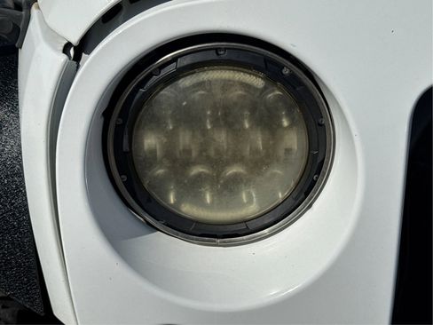 Used 2016 Jeep Wrangler Unlimited Sahara w/ Connectivity Group image 22