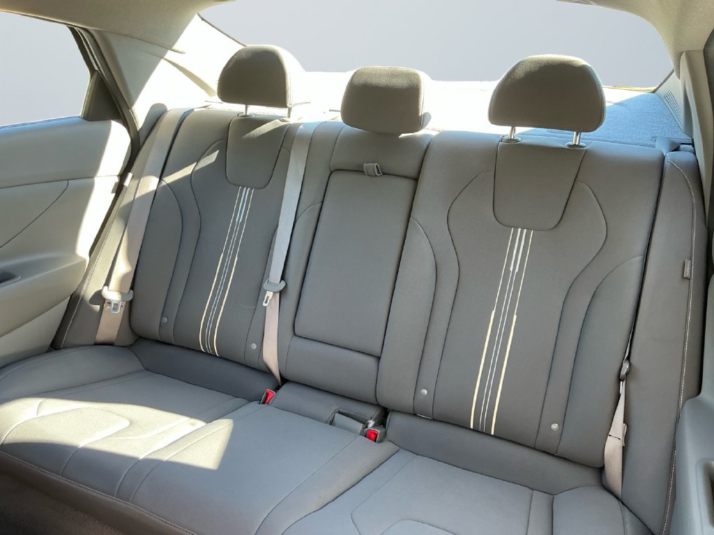 Used 2025 Hyundai Elantra SEL FWD image 14