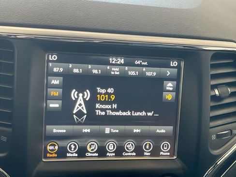 Used 2018 Jeep Grand Cherokee Limited AWD/4WD image 16