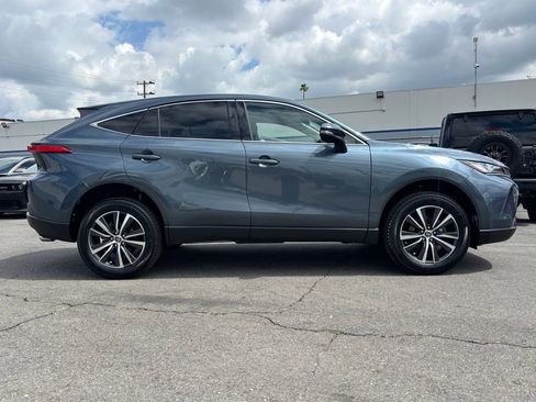 Used 2023 Toyota Venza LE AWD/4WD image 3