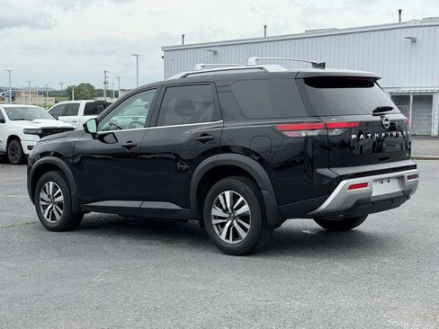 Used 2025 Nissan Pathfinder SL FWD image 7