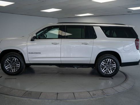 Used 2025 Chevrolet Suburban Z71 AWD/4WD image 4