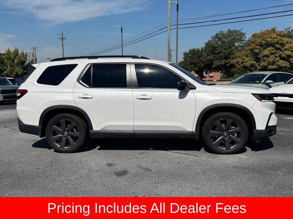 Used 2025 Honda Pilot Sport image 2