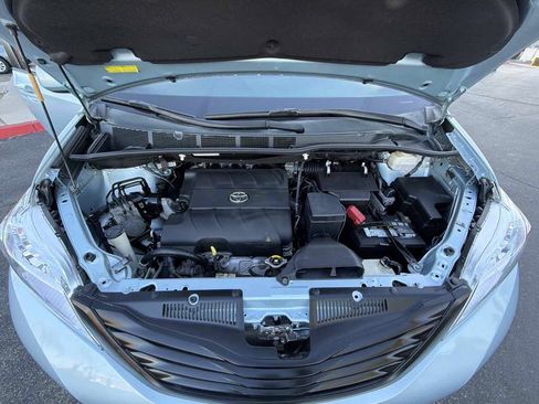 Used 2015 Toyota Sienna LE FWD image 32