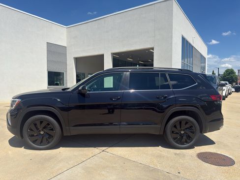 New 2026 Volkswagen Atlas SE FWD image 8