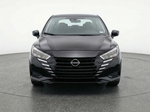 Used 2025 Nissan Versa SV image 2