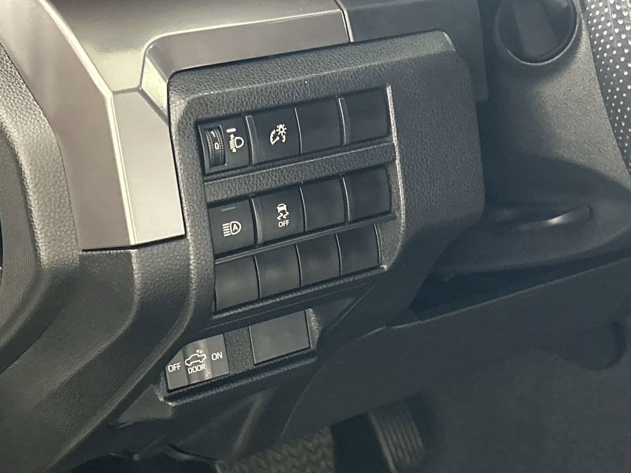 Used 2025 Toyota Tacoma SR5 AWD/4WD image 13