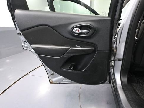 Used 2017 Jeep Cherokee Sport w/ Cold Weather Group image 33