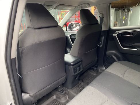 Used 2021 Toyota RAV4 XLE w/ XLE Grade Weather Package AWD/4WD image 14