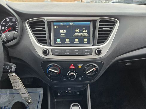 Used 2022 Hyundai Accent SEL image 21