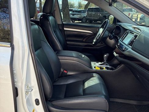 Used 2018 Toyota Highlander XLE image 5