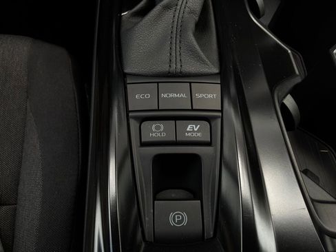 Used 2025 Toyota Camry LE w/ Convenience Package FWD image 23