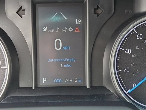 Used 2022 Toyota Venza LE AWD/4WD image 4