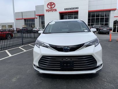 Used 2023 Toyota Sienna Platinum