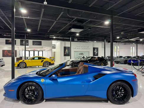 Used 2018 Ferrari 488 Spider image 4