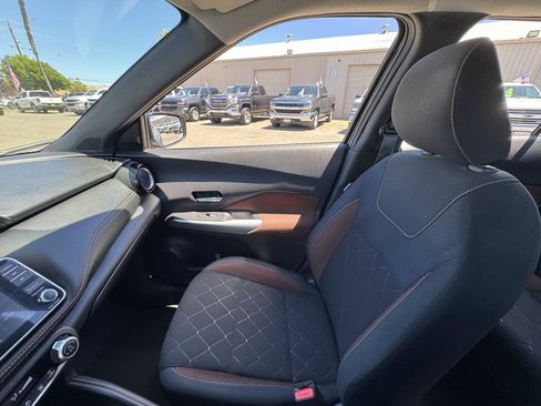 Used 2018 Nissan Kicks SR FWD image 32