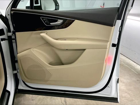 Used 2017 Audi Q7 3.0T Premium Plus w/ Premium Plus Package image 27