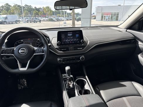 Used 2024 Nissan Altima 2.5 SR FWD image 26