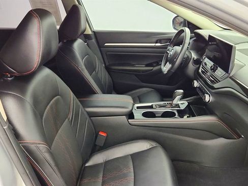 Used 2024 Nissan Altima 2.5 SR w/ SR Premium Package FWD image 24