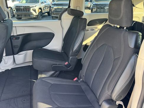 Used 2023 Chrysler Voyager LX FWD image 16