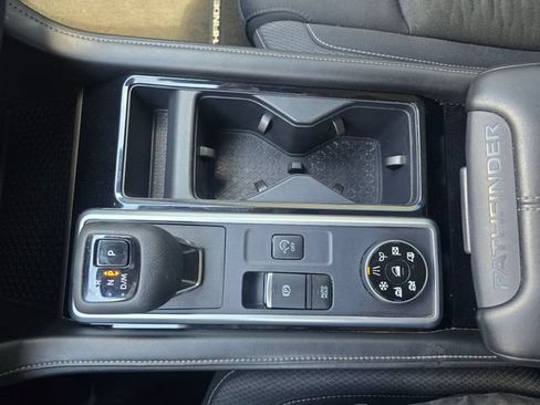 Used 2025 Nissan Pathfinder SV AWD/4WD image 22