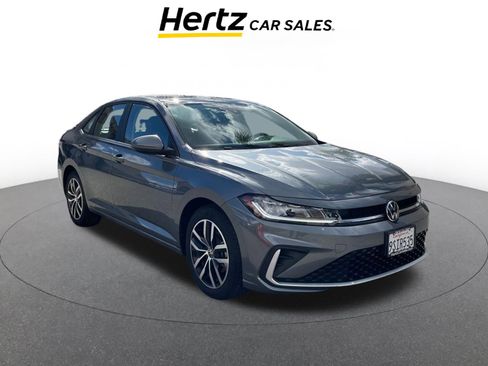 Used 2025 Volkswagen Jetta SE image 1