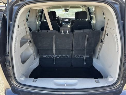 Certified 2023 Chrysler Voyager LX image 7