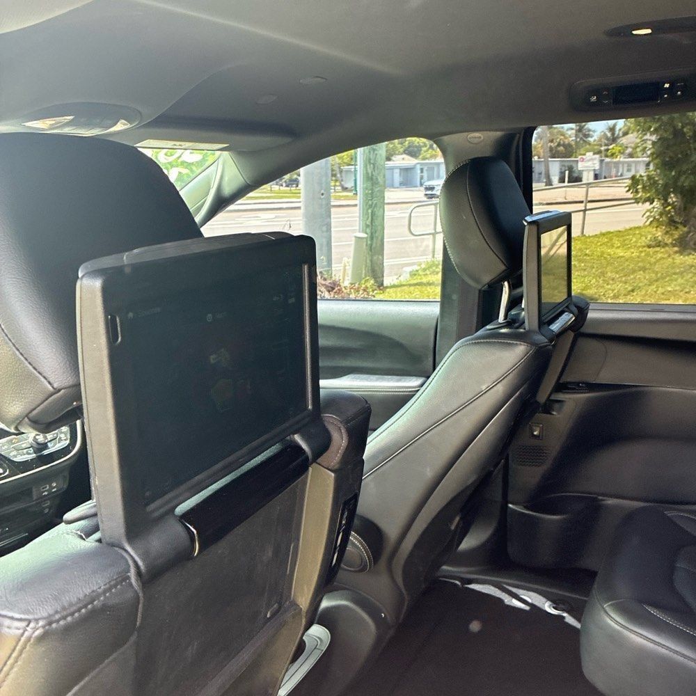 Used 2020 Chrysler Pacifica Touring-L Plus FWD image 12