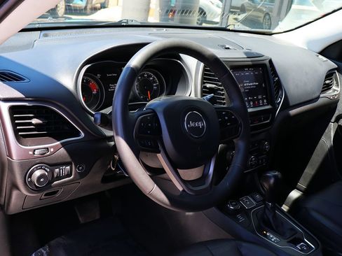 Used 2021 Jeep Cherokee Latitude Lux w/ Comfort/Convenience Group AWD/4WD image 39