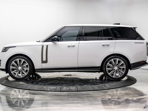 Used 2023 Land Rover Range Rover SE AWD/4WD image 7