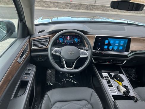 Certified 2025 Volkswagen Atlas SE image 16