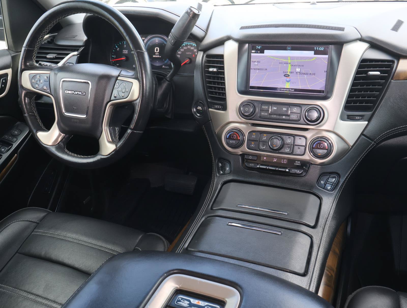 Used 2019 GMC Yukon XL Denali w/ Open Road Package RWD image 11