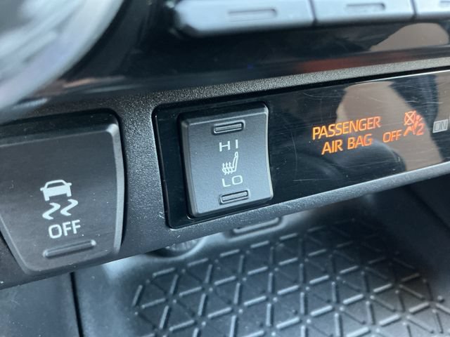 Certified 2022 Toyota RAV4 XLE w/ XLE Grade Weather Package AWD/4WD image 28