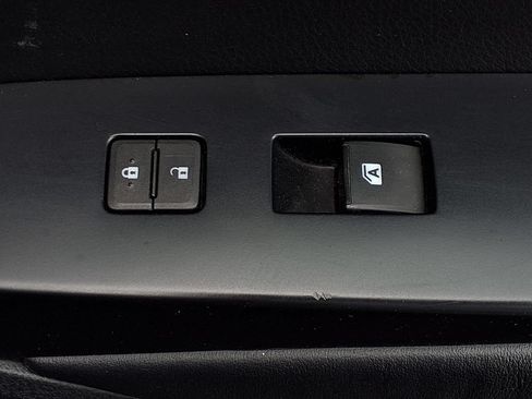 Used 2014 Toyota Highlander XLE FWD image 20