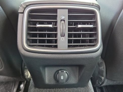 Used 2023 Genesis G70 2.0T RWD image 16