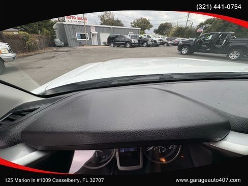 Used 2017 Toyota Tacoma SR5 image 17