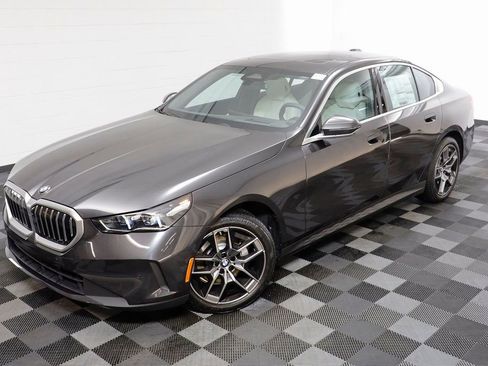 New 2026 BMW 530i xDrive w/ Premium Package AWD/4WD image 2