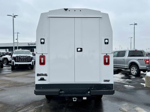 New 2025 GMC Savana 3500 w/ Power Convenience Package RWD image 8